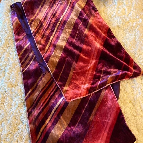 Velveteen Red Patterned Scarf - Picture 2 of 8